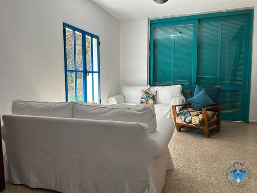 ‏בתי יוקרה ב  Ness Ziona, Meẖoz HaMerkaz