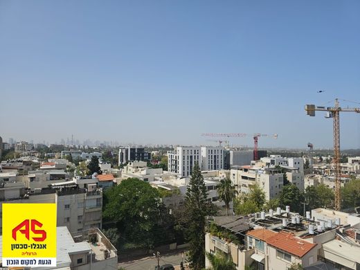 Penthouse in Ramat HaSharon, Tel Aviv