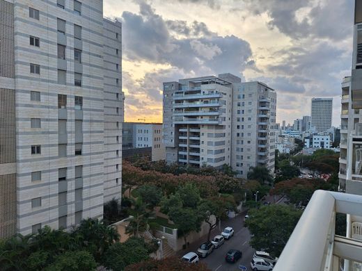 Daire Givatayim, Tel Aviv District