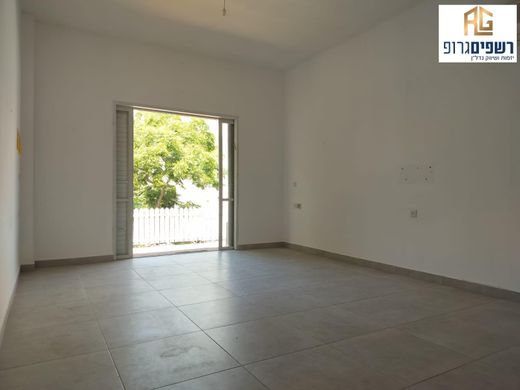 Apartment in Kfar Saba, Central District