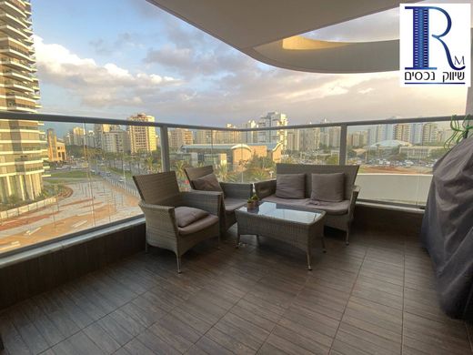 ‏דירה ב  חולון, תל אביב