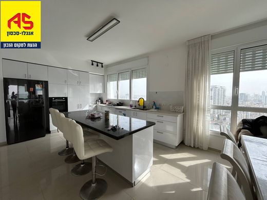 Apartment in Netanya, Central District