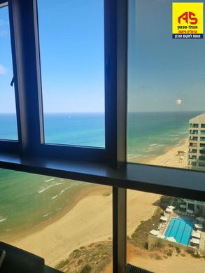 Apartment / Etagenwohnung in Hertzlija, Tel Aviv District