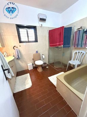 Ness Ziona, Central Districtの高級住宅