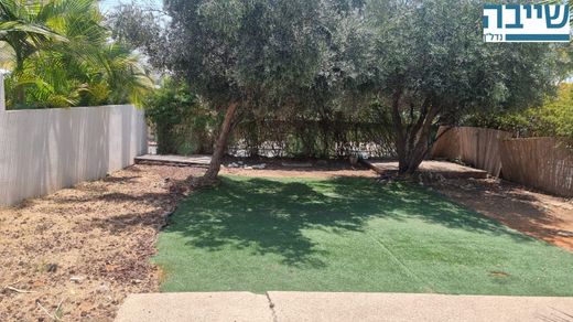 豪宅  Reẖovot, Central District