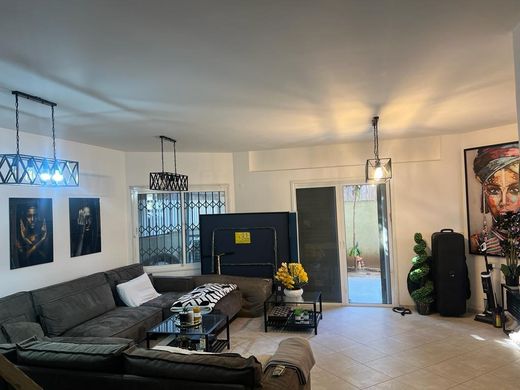 Luxury home in Be’er Ya‘aqov, Central District