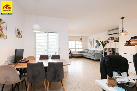 Apartment in Kfar Saba, Central District