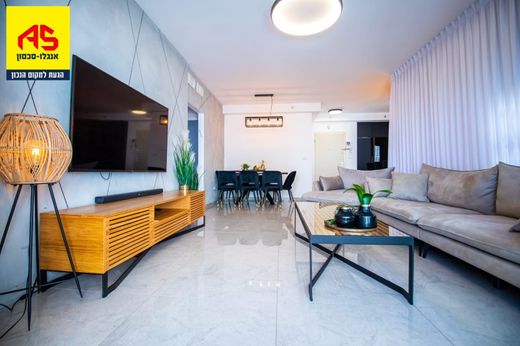Apartment in Be’er Ya‘aqov, Central District