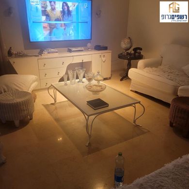 Appartement à Hod HaSharon, Central District