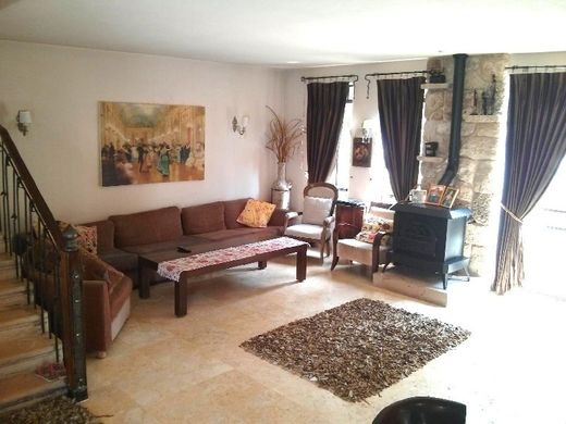 Maison de luxe à Hod HaSharon, Central District