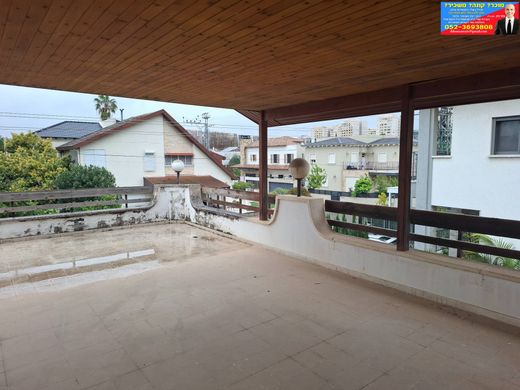 Luxury home in Yehud, Central District