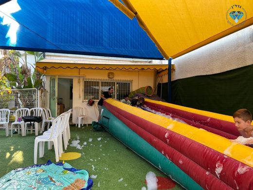 Luxe woning in Ness Ziona, Central District