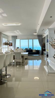 Apartment in Netanya, Central District