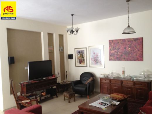 Luxury home in Pardesiyya, Central District
