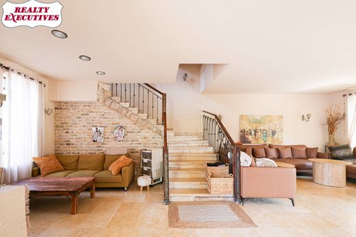 Luxus-Haus in Hod HaSharon, Central District