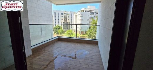 Apartment in Hod HaSharon, Central District