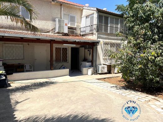 Apartment in Ness Ziona, Central District