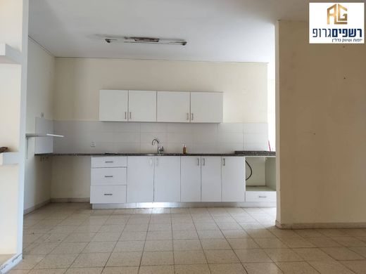 Piso / Apartamento en Kfar Saba, Central District