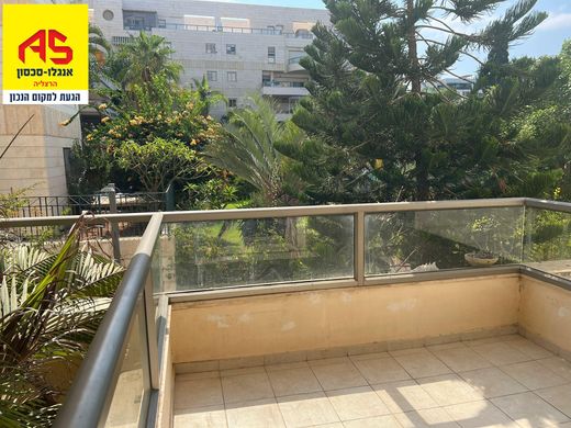 Apartamento - Ramat HaSharon, Tel Aviv District