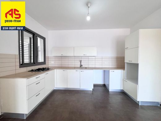 Квартира, Kefar Yona, Central District