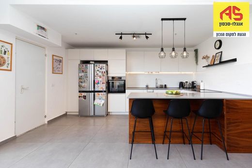Apartment / Etagenwohnung in Raanana, Central District