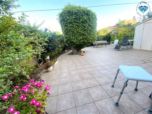 Luksusowy dom w Ness Ziona, Central District