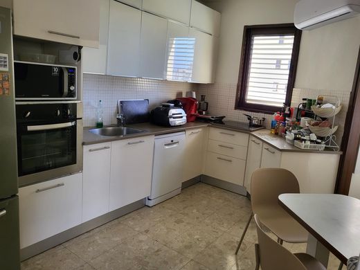 Apartment / Etagenwohnung in Tel Aviv, Tel Aviv District