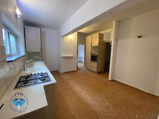 Luxury home in Ness Ziona, Central District