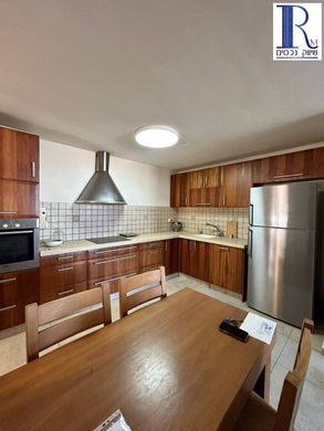 Apartment / Etagenwohnung in Cholon, Tel Aviv District