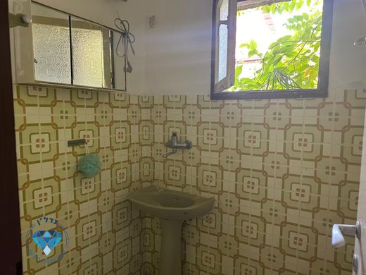 Ness Ziona, Central Districtの高級住宅