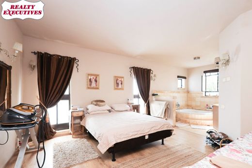 Luxus-Haus in Hod HaSharon, Central District