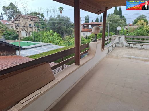 Maison de luxe à Yehud, Central District