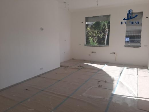 Apartment / Etagenwohnung in Ramat Gan, Tel Aviv District