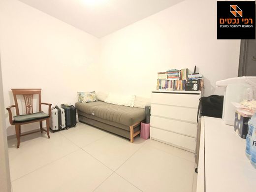 Apartment / Etagenwohnung in Givatayim, Tel Aviv District