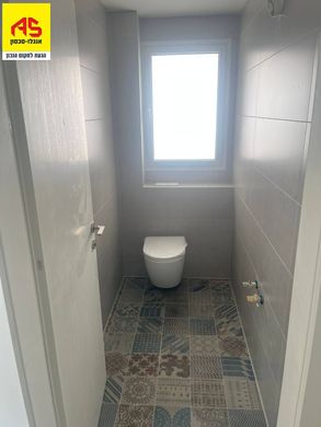 Apartment / Etagenwohnung in Hertzlija, Tel Aviv District