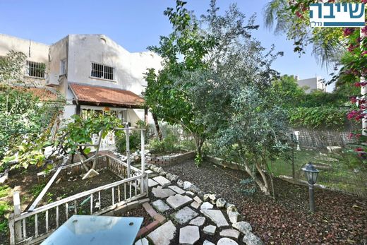 Casa di lusso a Reẖovot, Central District