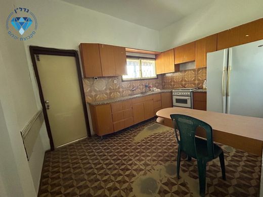 호화 저택 / Ness Ziona, Central District