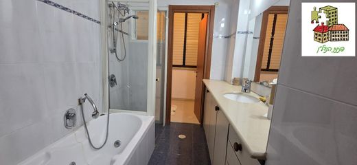 Penthouse in Ness Ziona, Central District