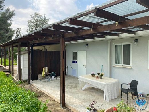 Matan, Central Districtの高級住宅