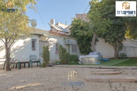 Luxury home in Hod HaSharon, Central District