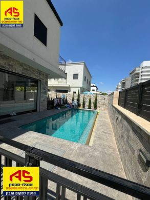 Luxury home in Kefar Yona, Central District