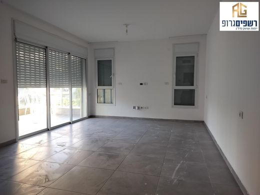 Apartment in Kfar Saba, Central District