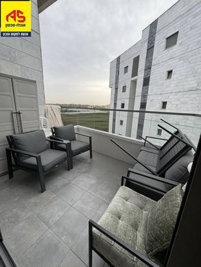 Apartment / Etagenwohnung in Netanja, Central District