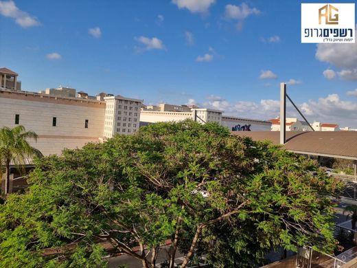 Daire Kfar Saba, Central District