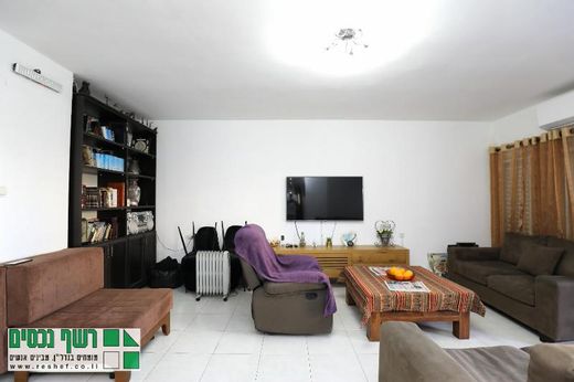 Piso / Apartamento en Kfar Saba, Central District