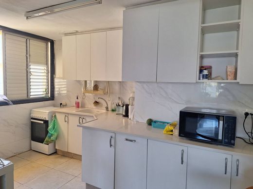 Apartment / Etagenwohnung in Givatayim, Tel Aviv District