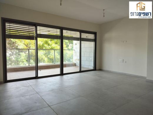 Apartment in Kfar Saba, Central District