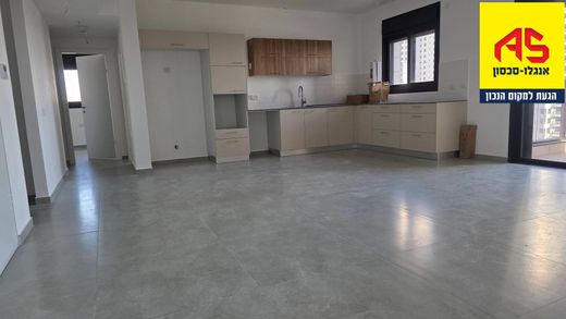 Apartment / Etagenwohnung in Netanja, Central District