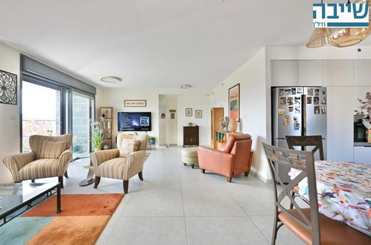 Apartment / Etagenwohnung in Rechowot, Central District