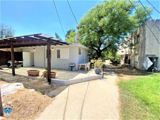 Casa de lujo en H̱oreshim, Central District